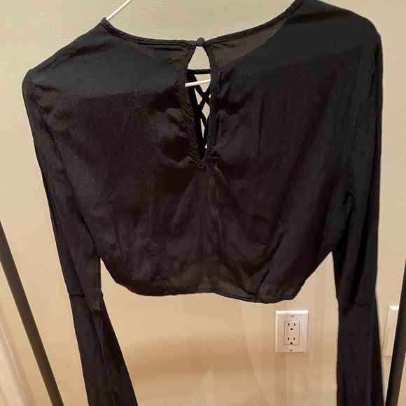 Crisscross front bell sleeve crop top - Picture 1 of 3